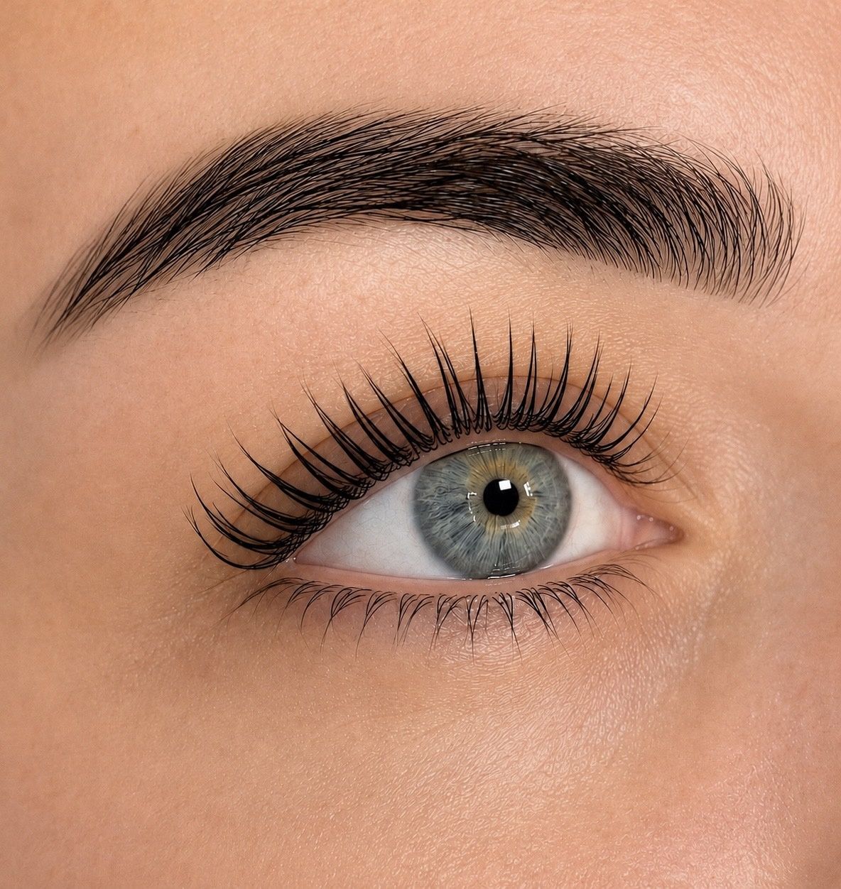 Lash Lift & Tint resultaat bij Lumé Beauté in IJsselstein — gelifte, vollere wimpers