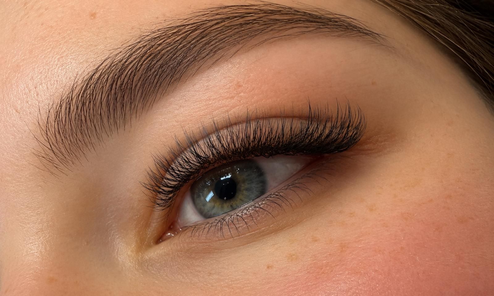 Wimperextensions resultaat bij Lumé Beauté in IJsselstein — open, verzorgde blik