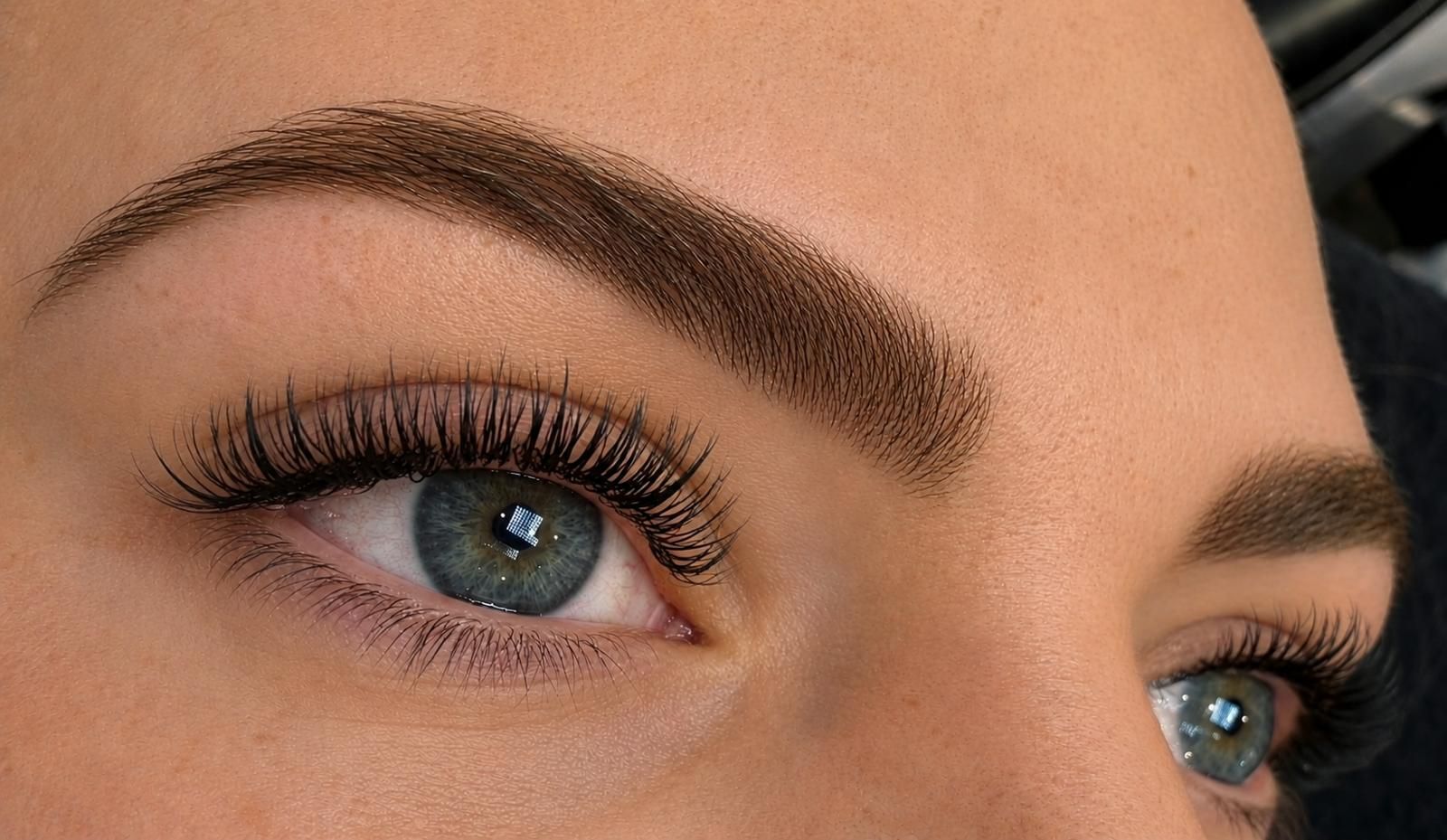 Wimperextensions resultaat bij Lumé Beauté in IJsselstein — volle, verzorgde wimpers en strakke brows
